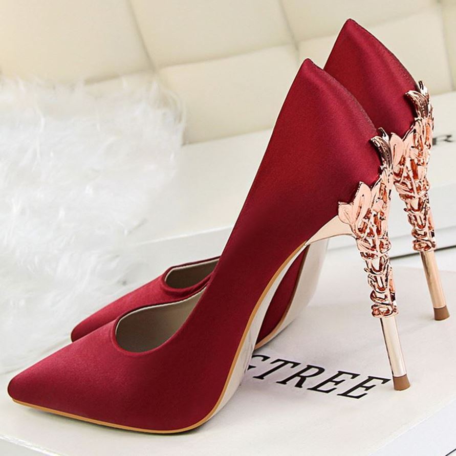 Female host bridesmaid stiletto pointed wedding shoes